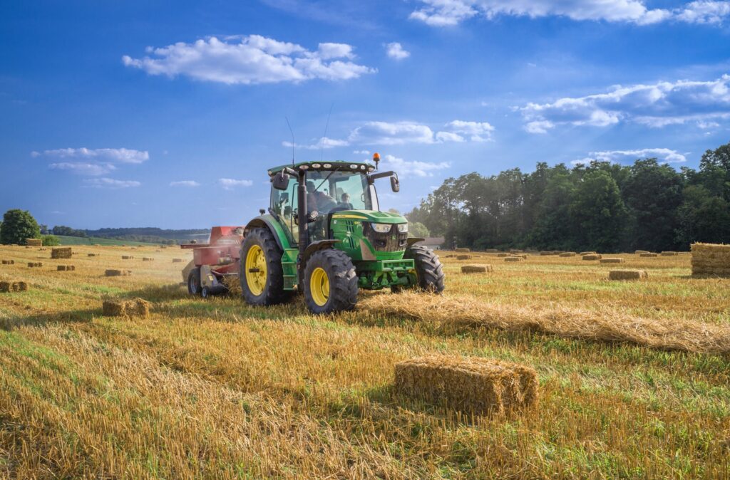 Traktor auf dem Feld