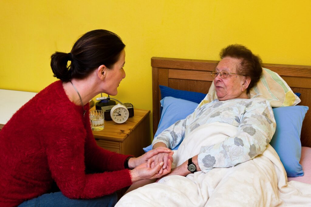 Gespräch und Nähe am Krankenbett | Pflegedienst Gütersloh